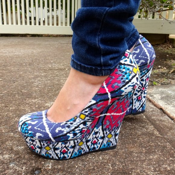 STEVE MADDEN Colorful Ikat Tribal Pattern Rounded Toe Platfrom Wedges Size 8.5 - Picture 2 of 10